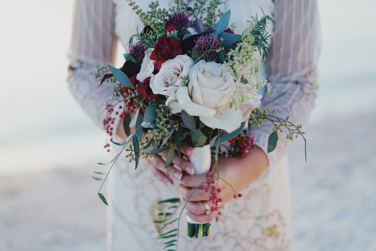 woman-holding-red-and-white-rose-bouquet-759668.jpg