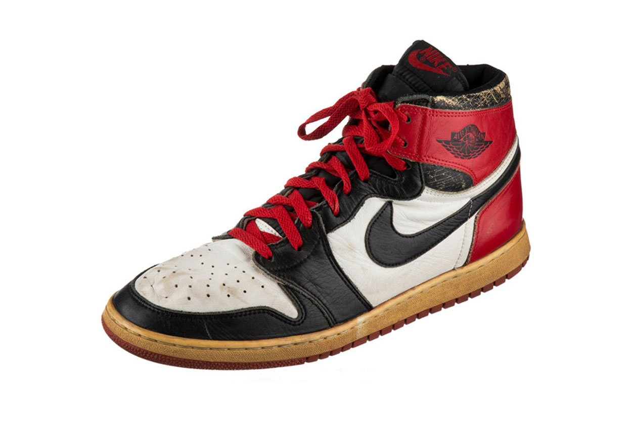 game-worn-autographed-1984-1985-air-jordan-1-black-toe-auction-a-1.jpg