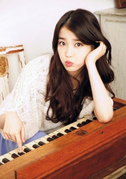 아이유 106.png.jpg