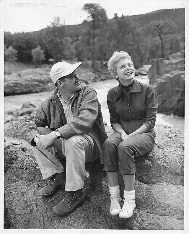 640px-Anthony_Mann_and_Janet_Leigh_relax_between_scenes_of_MGM's_'The_Naked_Spur',_1952.jpg 꿀잼영화만드는 고전감독 목록