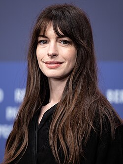 Anne_Hathaway-68408_(cropped).jpg